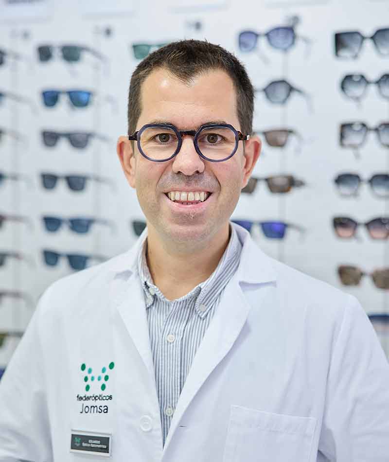 eduardo-equipo-optica-jomsa-2025